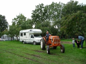 foto alex tractor camping   